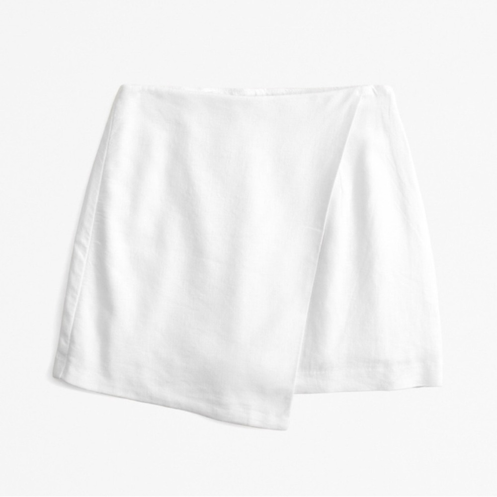 Abercrombie Linen-Blend
Wrap Mini Skort in white